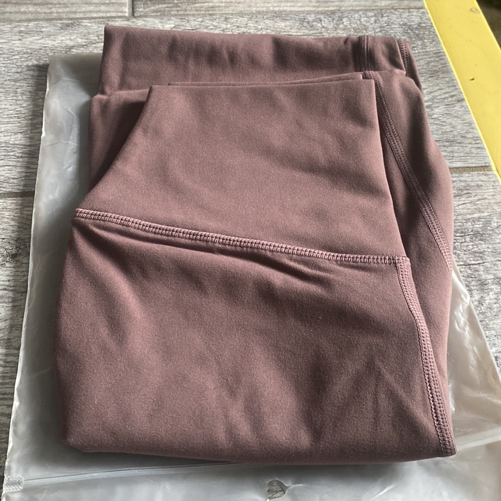 Balance Athletica new in bag size M - Picture 3 of 4